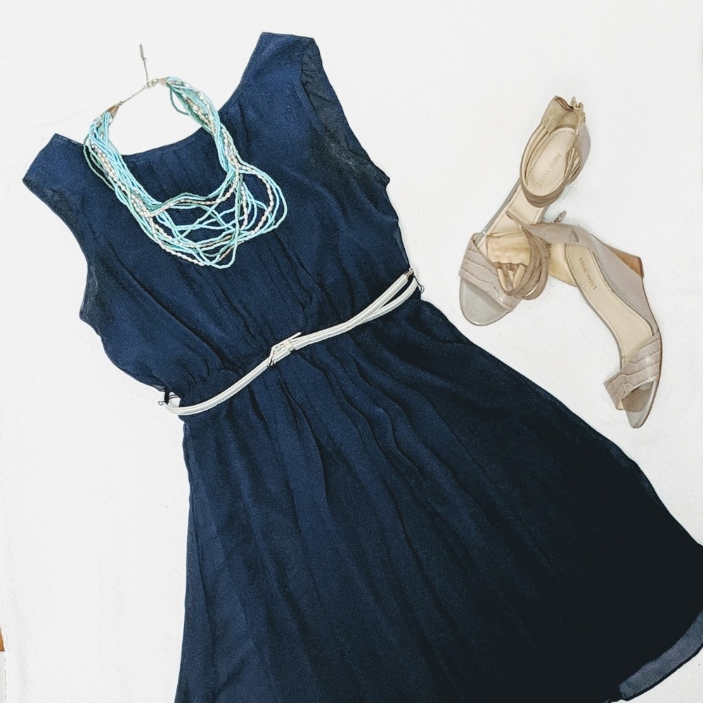 🎉HP🎉Flirty navy blue chiffon dress w/silver belt